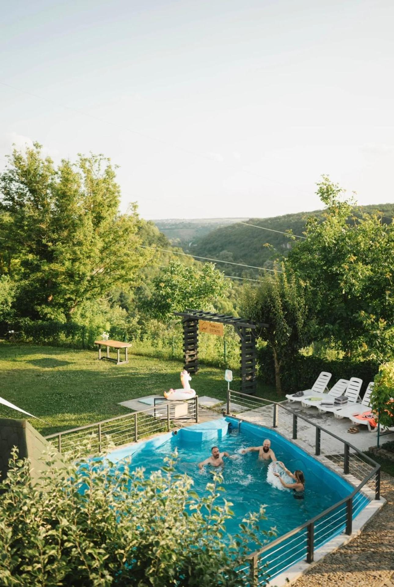 Сottage "Family Estate" Villa Kamjanets-Podilsky Buitenkant foto